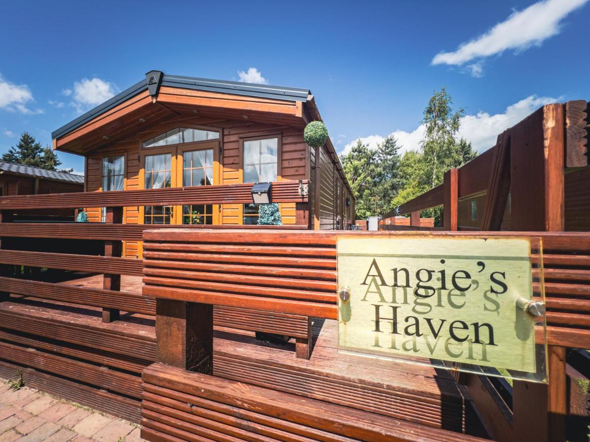 Angie'S Haven, Superb 2 Bedroom Lodge With Hot Tub - Sleeps 6 - Felmoor Park 몰페스 외부 사진