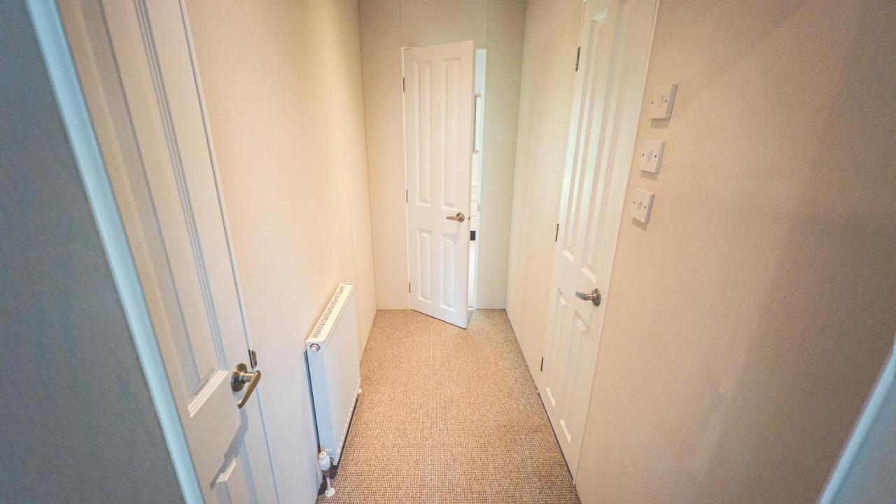 Angie'S Haven, Superb 2 Bedroom Lodge With Hot Tub - Sleeps 6 - Felmoor Park 몰페스 외부 사진