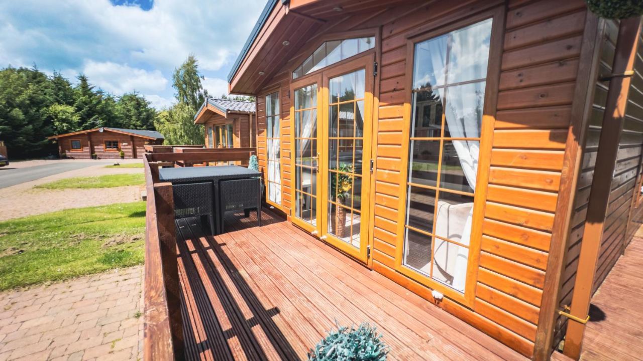 Angie'S Haven, Superb 2 Bedroom Lodge With Hot Tub - Sleeps 6 - Felmoor Park 몰페스 외부 사진
